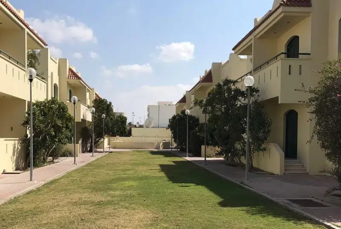 3 Bedrooms Fantastic Duplex Type Villa for Rent in Umm Suqeim 2