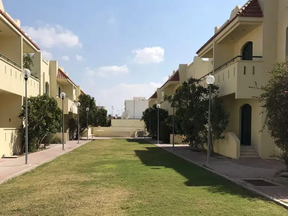 3 Bedrooms Fantastic Duplex Type Villa for Rent in Umm Suqeim 2