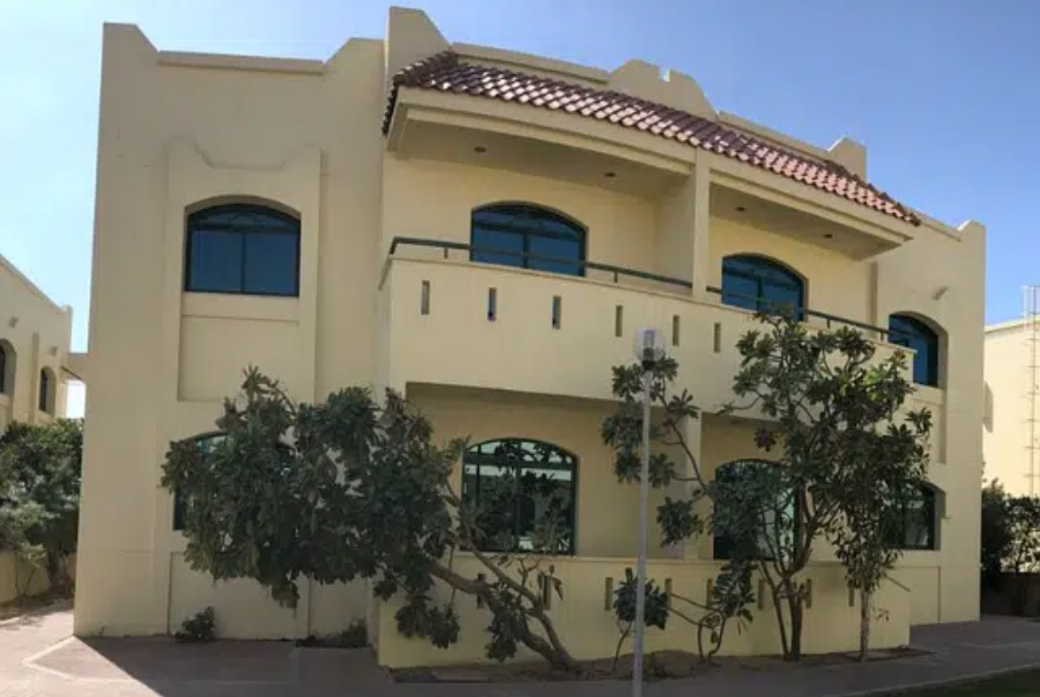 3 Bedrooms Fantastic Duplex Type Villa for Rent in Umm Suqeim 2