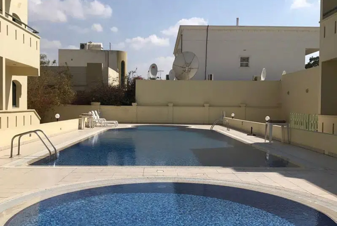 3 Bedrooms Fantastic Duplex Type Villa for Rent in Umm Suqeim 2