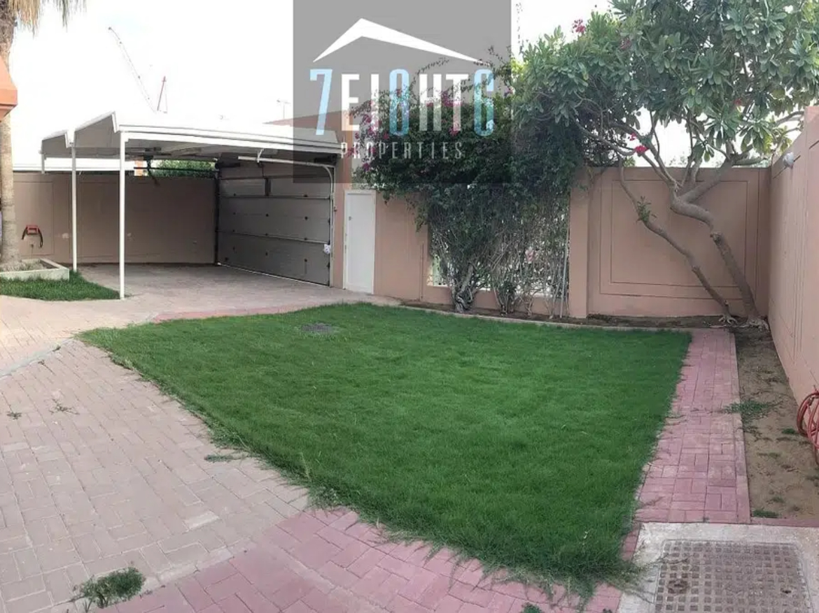 5 Bedroom Semi-Independent Compound Villa For Rent in Umm Suqeim 3