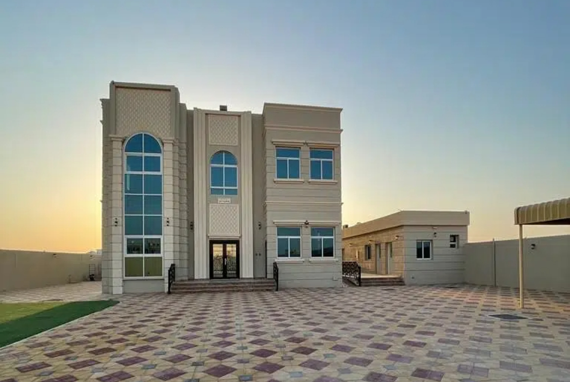 Very Spacious 5 Bedroom Villa For Rent in Al Awir