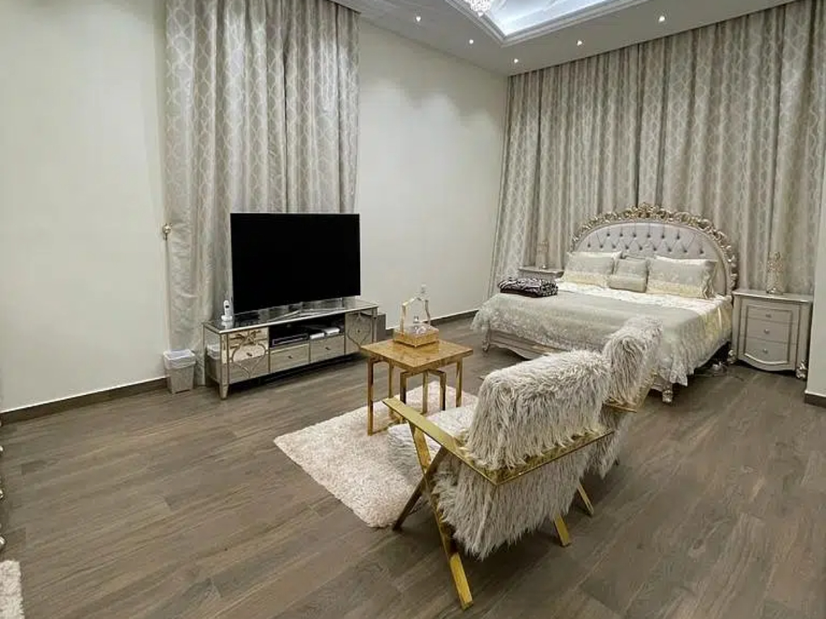 Very Spacious 5 Bedroom Villa For Rent in Al Awir