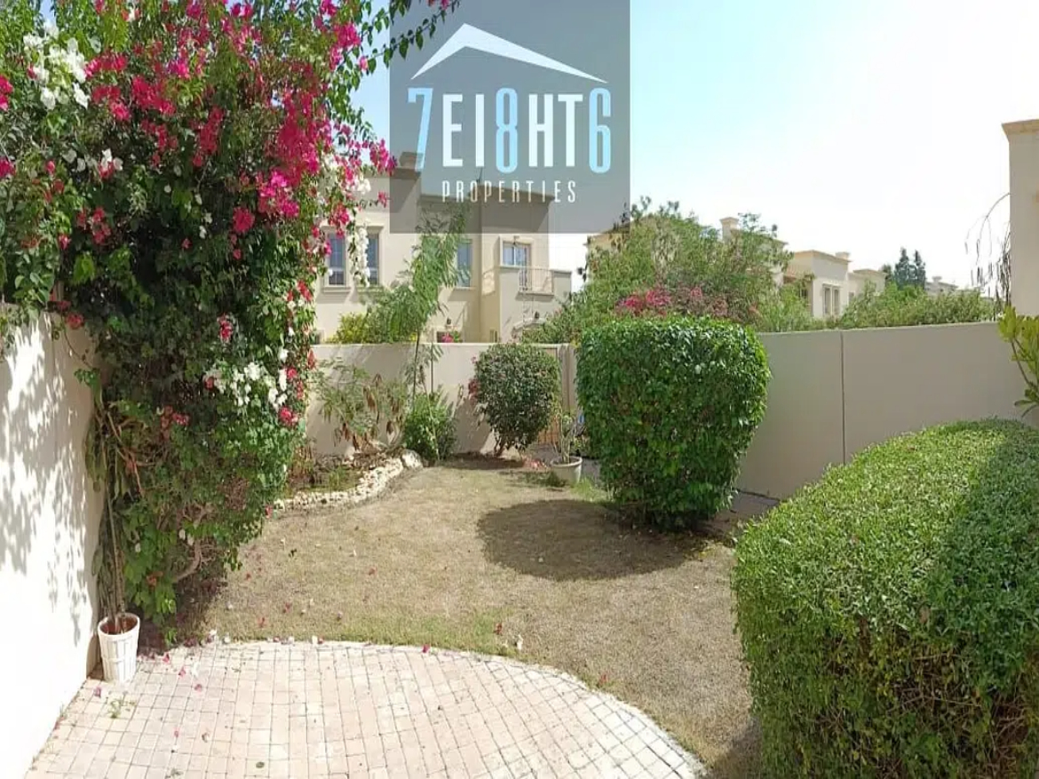 Beautifully presented: 2 b/r good quality semi-independent villa for sale in Springs 9