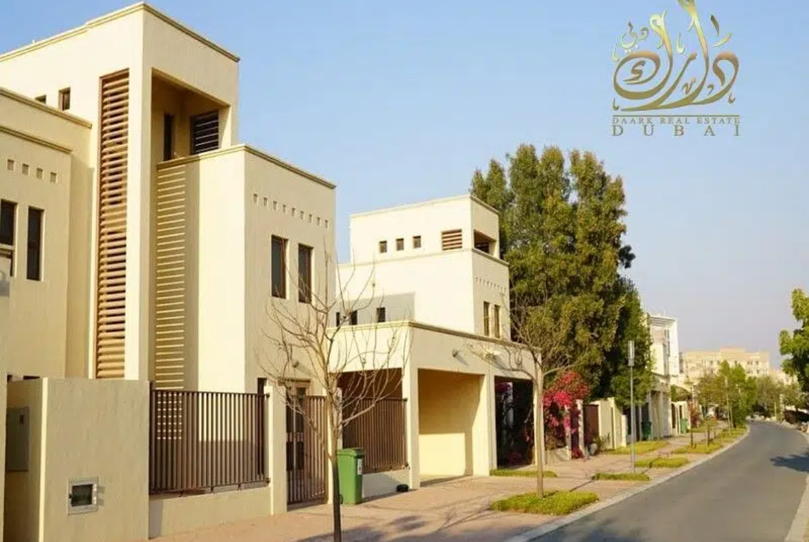 3 Bedrooms Villa for Sale near the Beach in Mina Al Arab