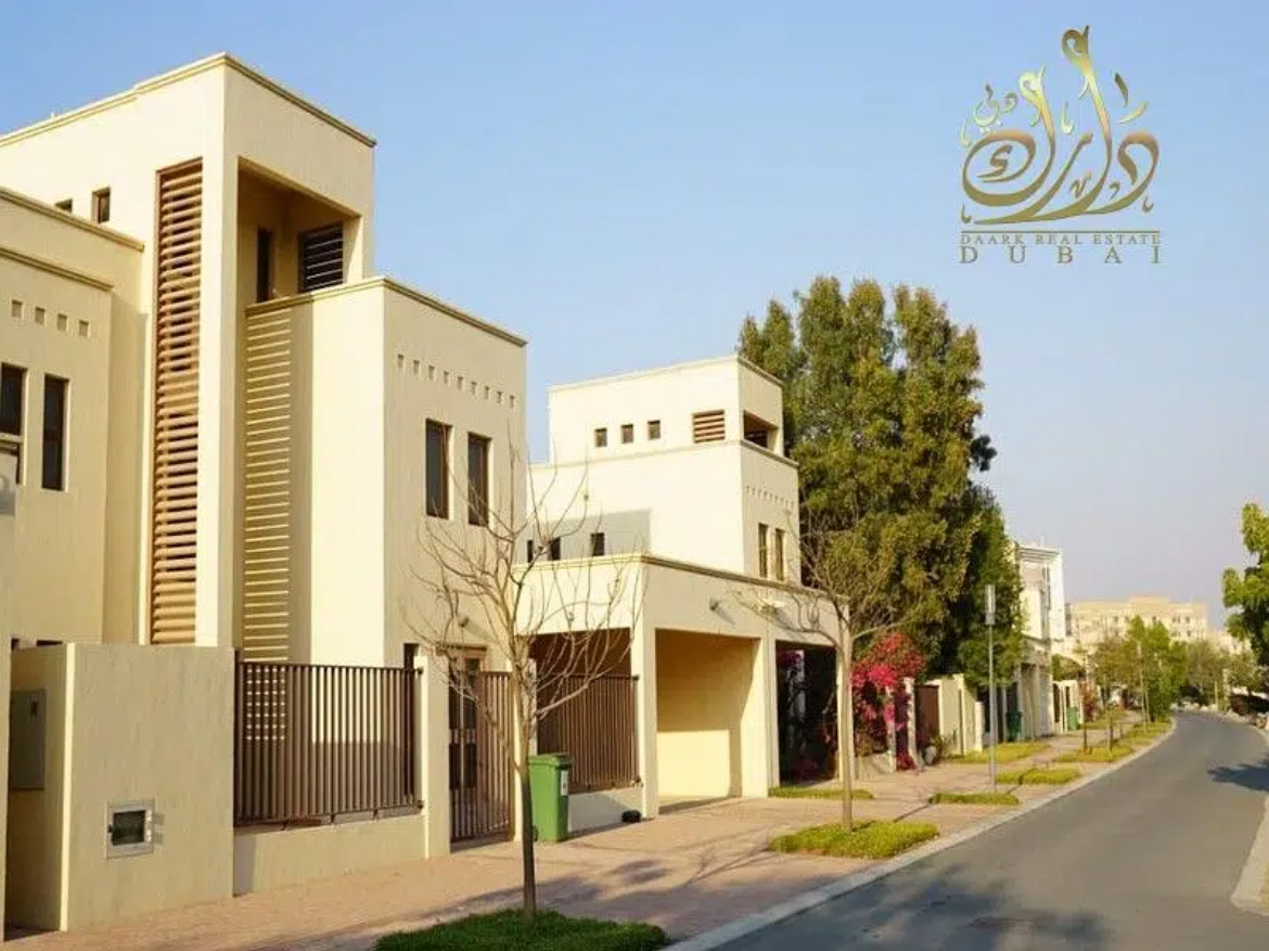 3 Bedrooms Villa for Sale near the Beach in Mina Al Arab